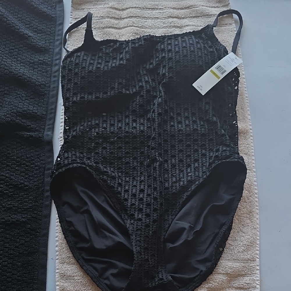 Carmen Marc Valvo Black Textured One-Piece